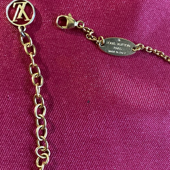 Louis Vuitton V essential necklace - Picture 6 of 6